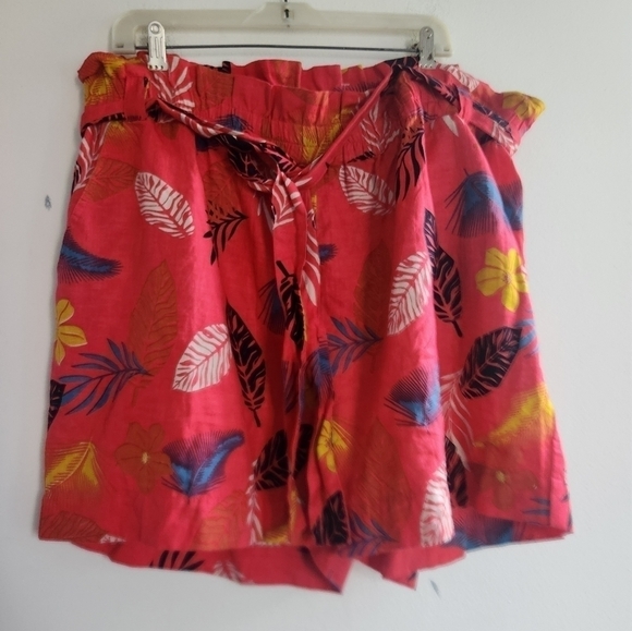 NWT Liz Banks Limited Red w/Floral Cotton 5" Inch Inseam Paperback Shorts sz 3X - Picture 1 of 11